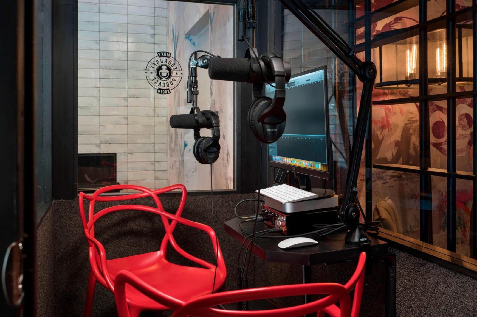 Moxy Chicago Downtown — photo 3