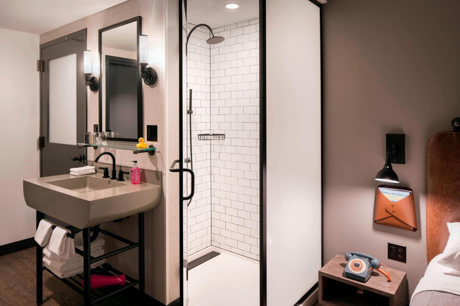 Moxy Chicago Downtown — photo 4