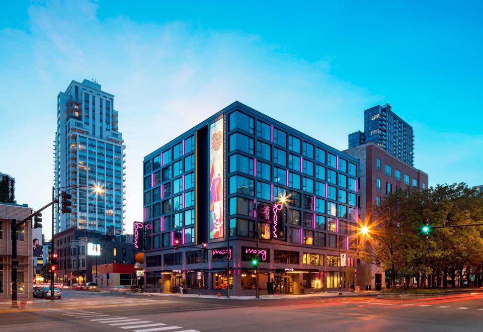Moxy Chicago Downtown